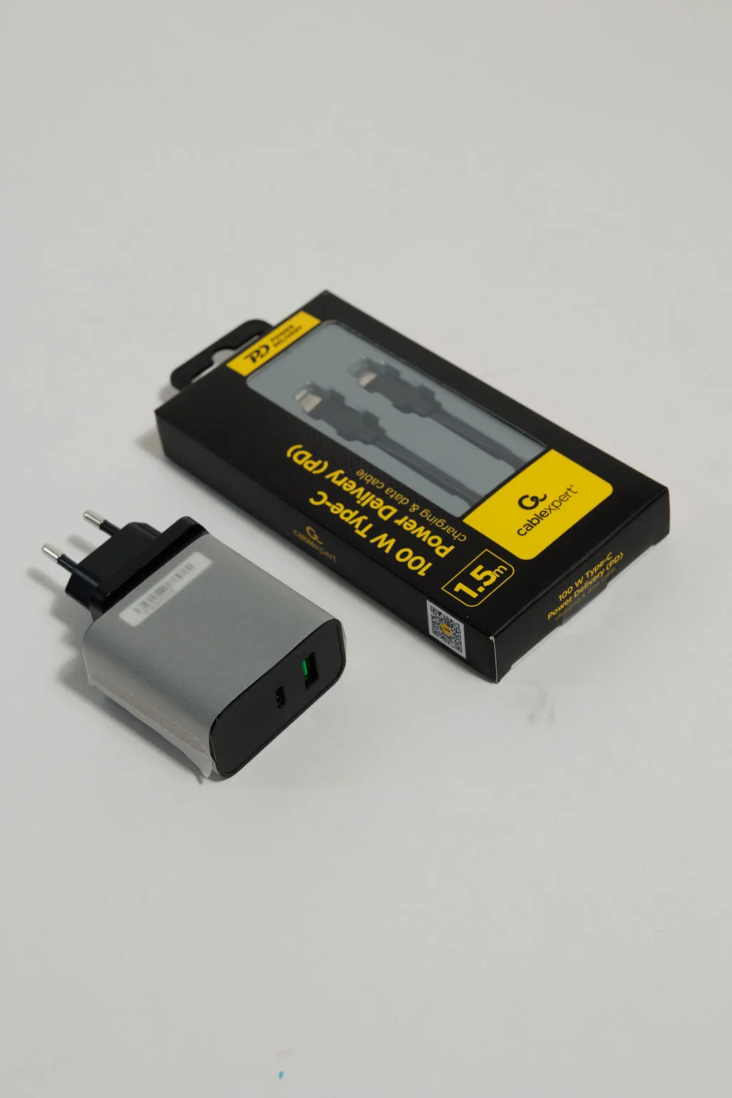 USB-C charger set (cable + power brick)