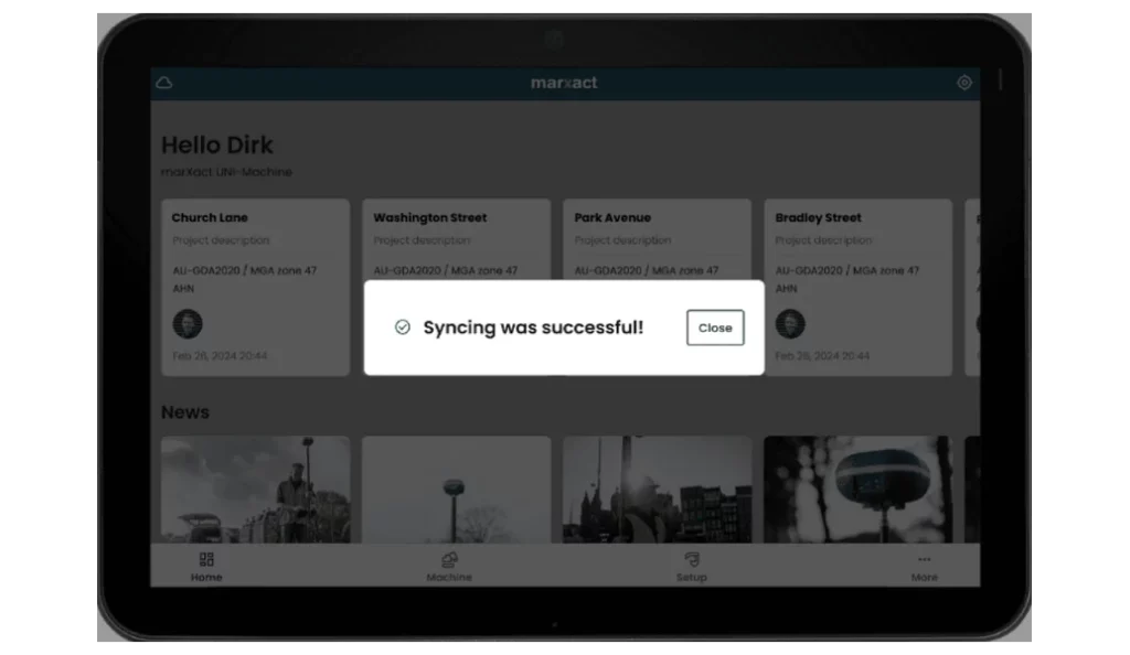 Ein UNI-Cloud-Projekt auf einem Tablet mit der Bestätigung, dass die Synchronisierung zur Maschine erfolgreich war